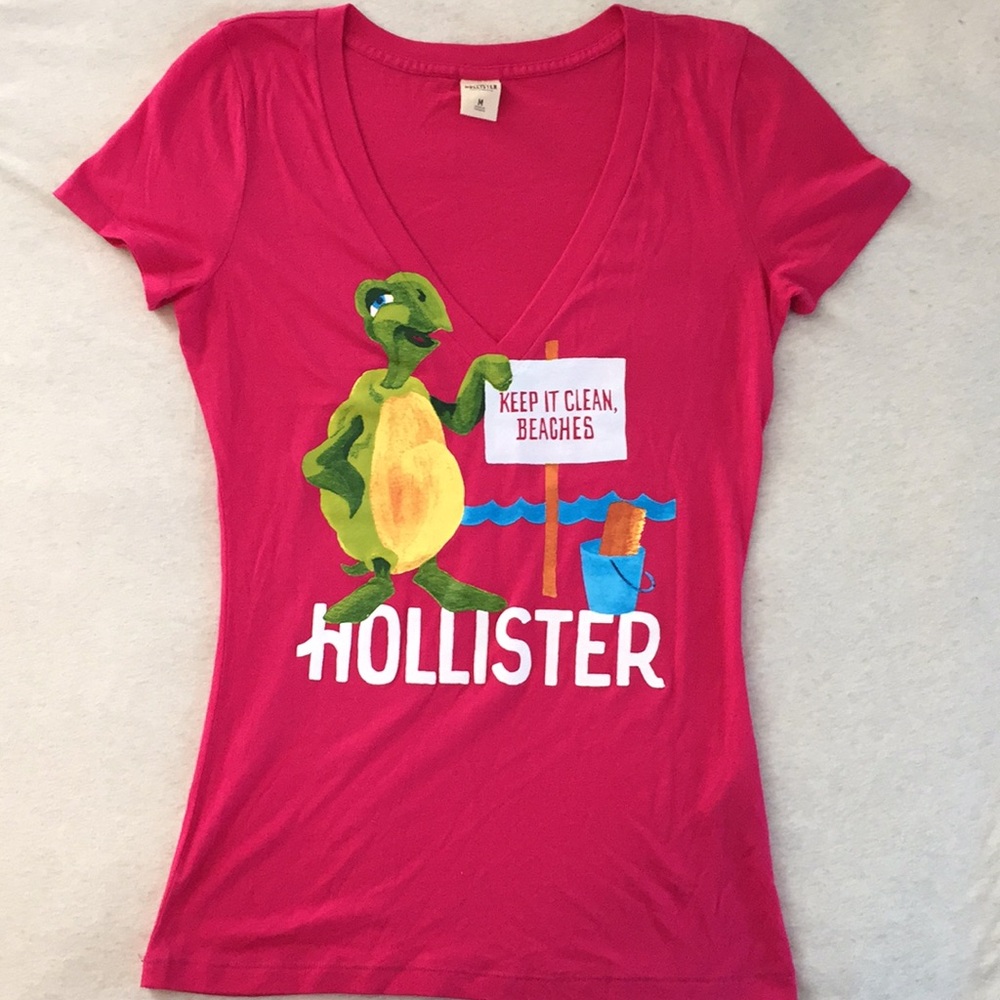Pink V-neck Hollister graphic tee shirt
