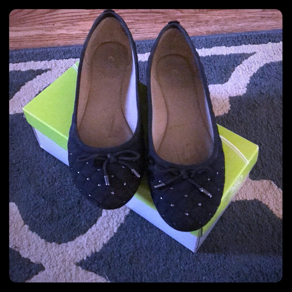 Black easyspirit 360 flats with bow & stud detail
