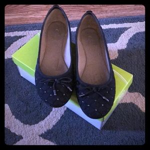 Black easyspirit 360 flats with bow & stud detail