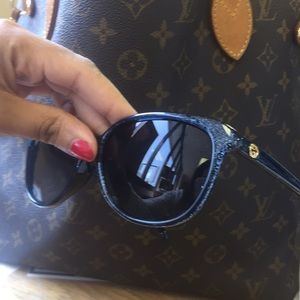 Blue sparkling GUCCI sunglasses 😎 🌟☀️🕶💕