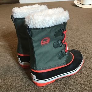 Boys Sorel snow boots