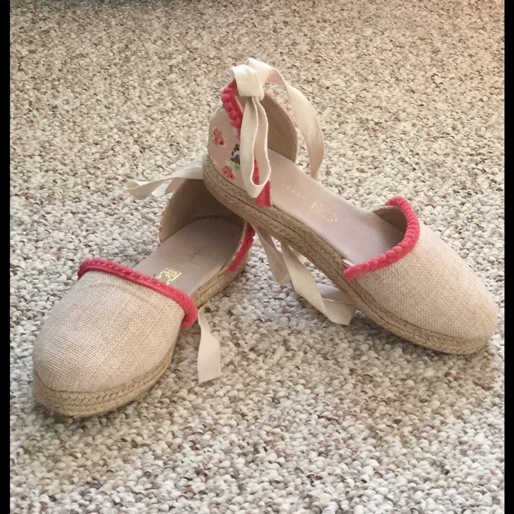 Espadrilles with pink pompous