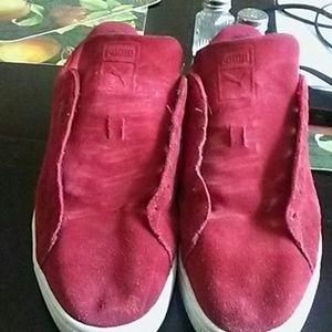 PUMA SUEDE. LOW TOP SHOES