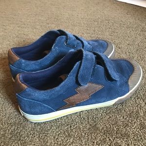 Boys Hanna Andersson suede sneakers