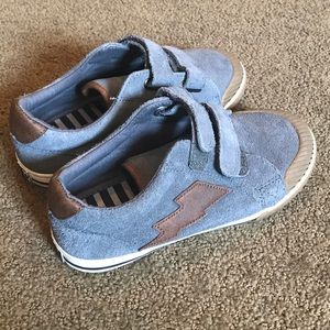 Boys Hanna Andersson gray suede sneakers