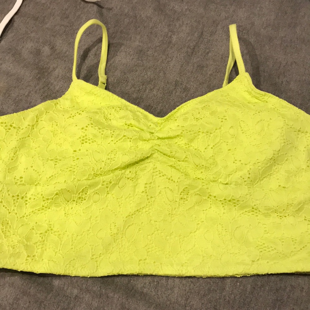 Express crop top with Lace