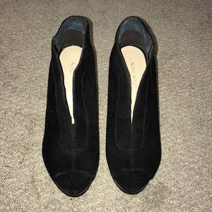 Nine West black peep toed booties