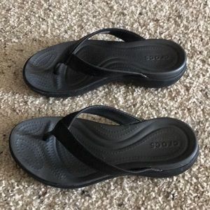Crocs Size 6 Flip Flops