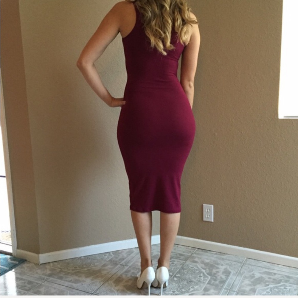 •RESTOCKED• Cranberry Sleeveless Midi Dress - Picture 2 of 4