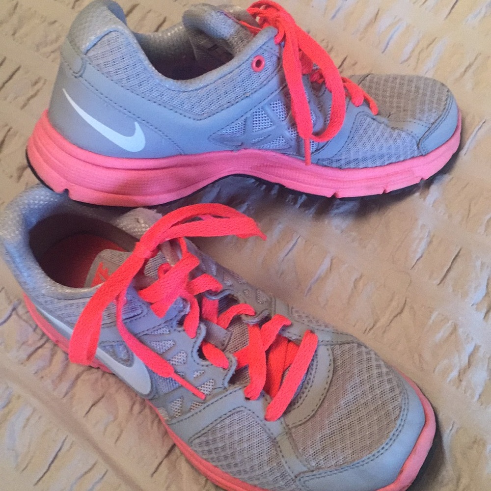 Nike tennis shoes