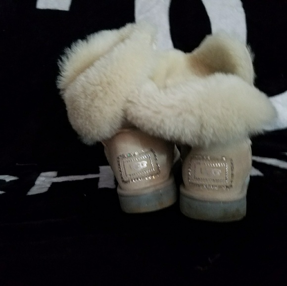 Uggs size 8 - Picture 2 of 3