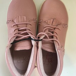 Freshly picked light pink girls moccasin sneakers