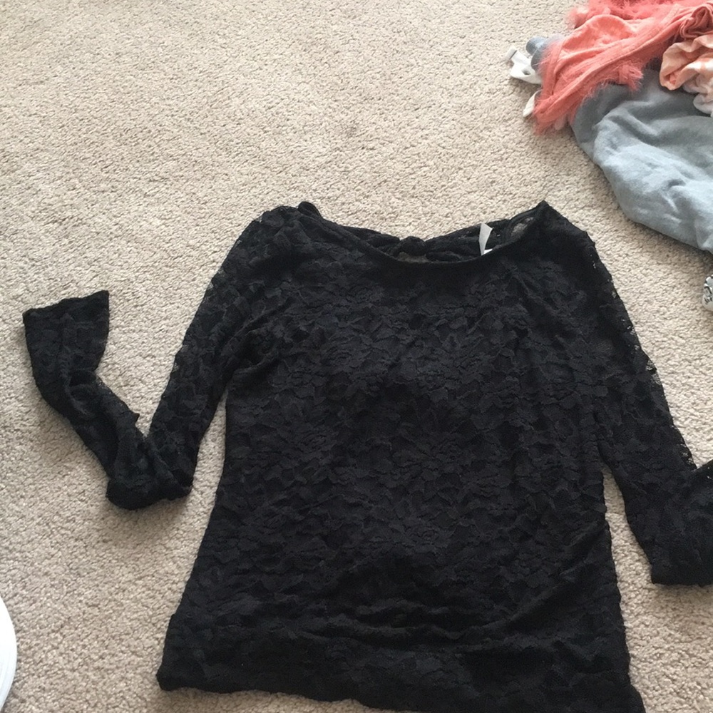 Black lace bow back long sleeve!