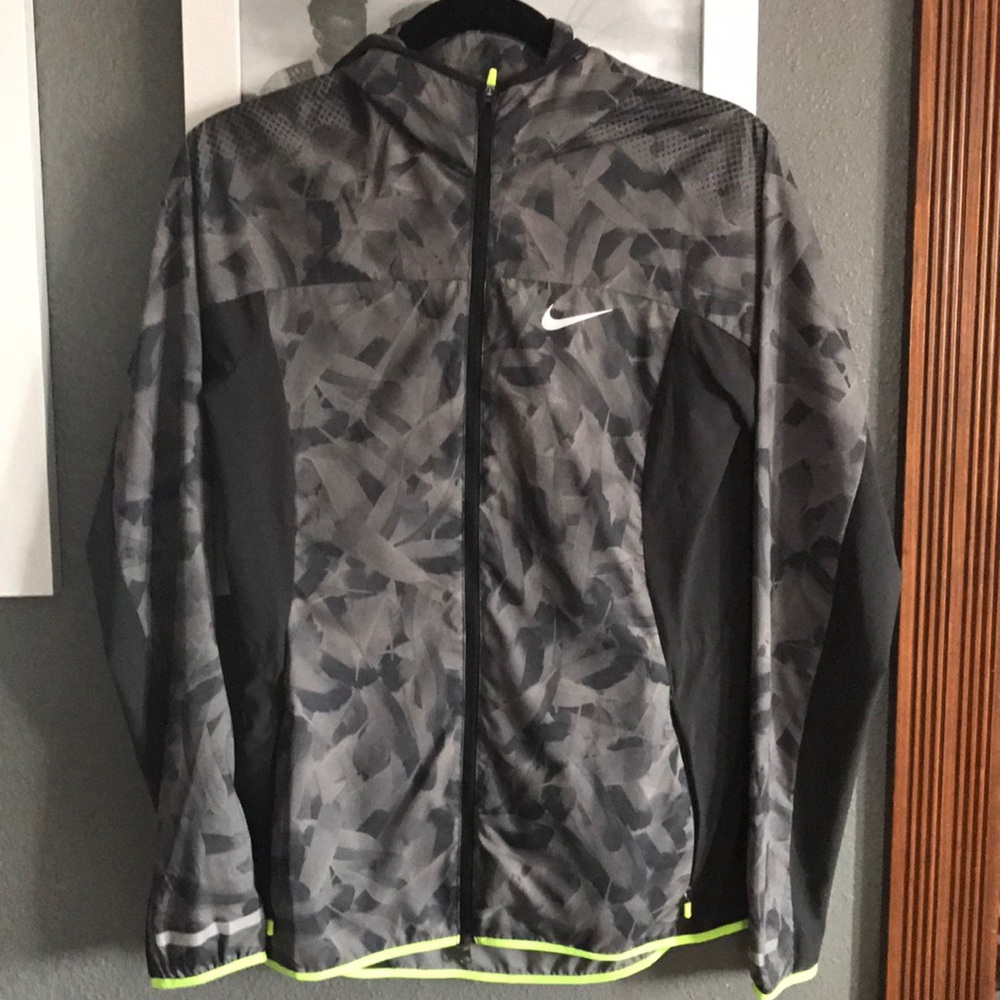 Woman's Nike wind breaker jacket