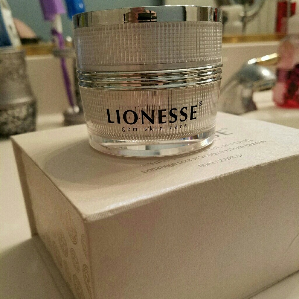 Lionesse Gem Skin Care White Pearl Facial Peeling