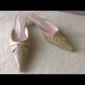 Casual, Leather Pointed Toe Slip on Mules