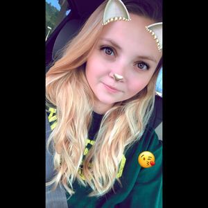 Meet your Posher, Caitlin