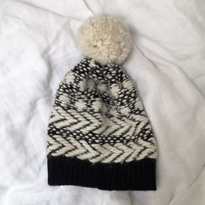 Club Monaco | Knit Pom Pom Beanie
