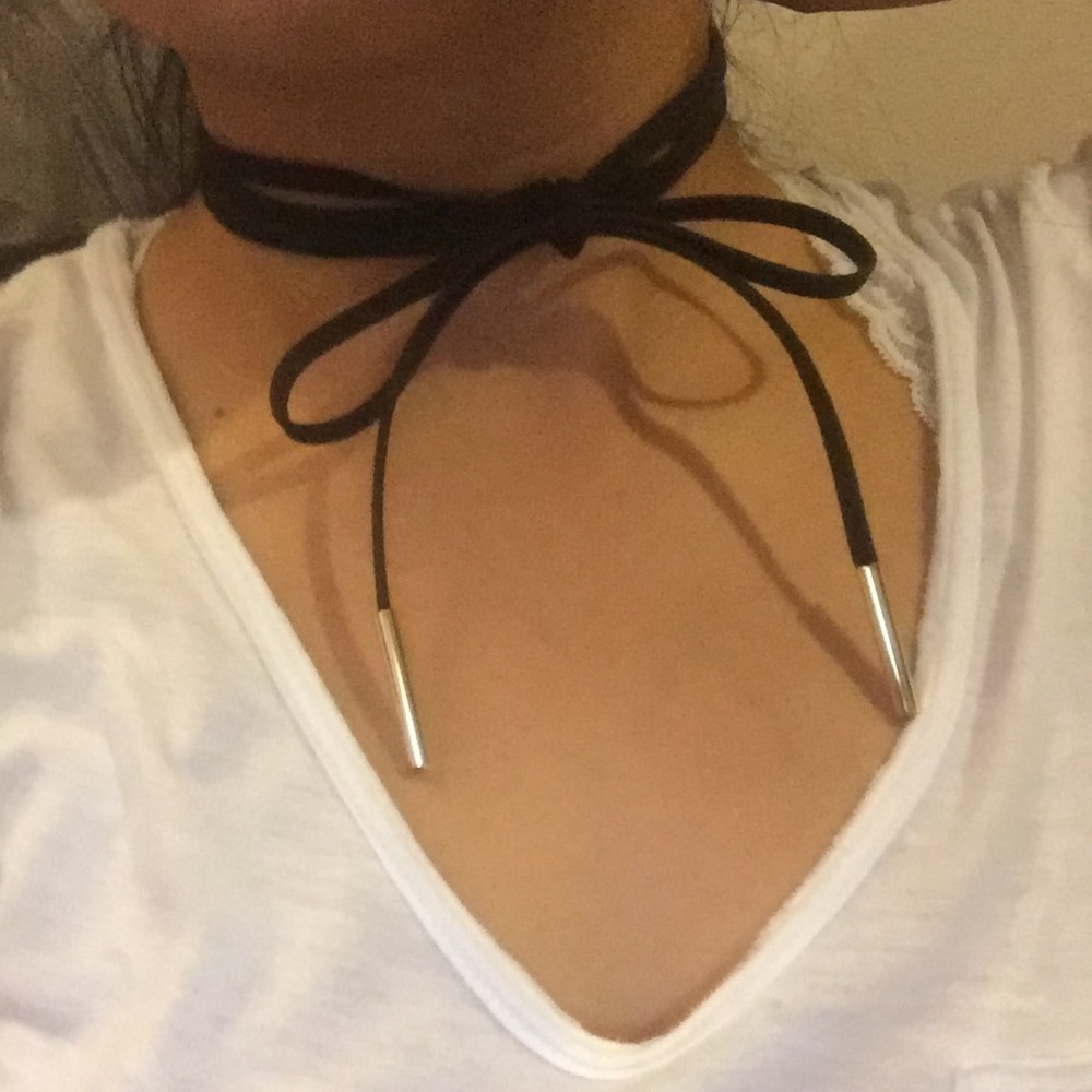Wrap around choker