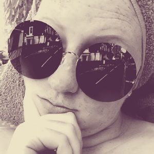 Meet your Posher, Michaela