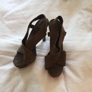 Diane Von Furstenberg tan platform heels