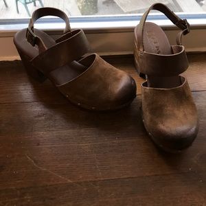 Kork Ease clogs