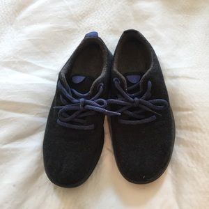 Allbirds dark grey and blue accent wool runners