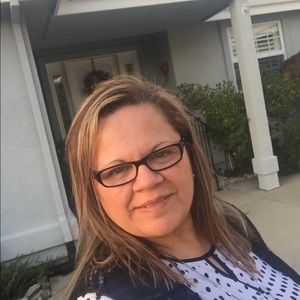 Meet your Posher, Violeta