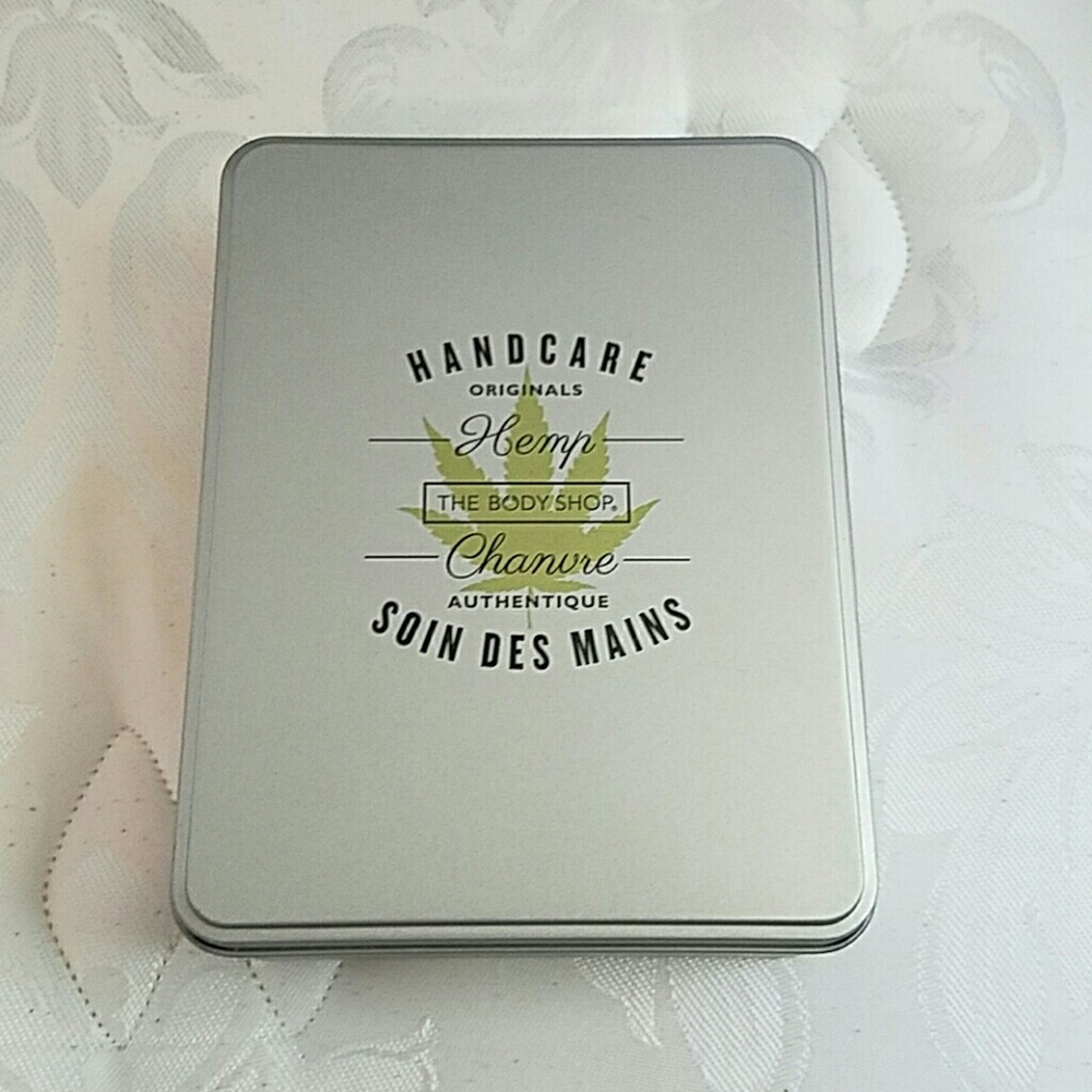 Hemp manicure set from body shop