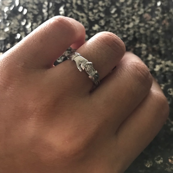 Vintage Fede Gimmel Ring - Clasped Hands - Size 5 - Picture 4 of 4