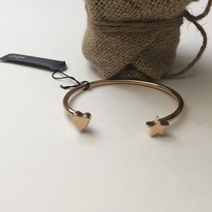 NWT Gold Star Heart Bracelet Bangle