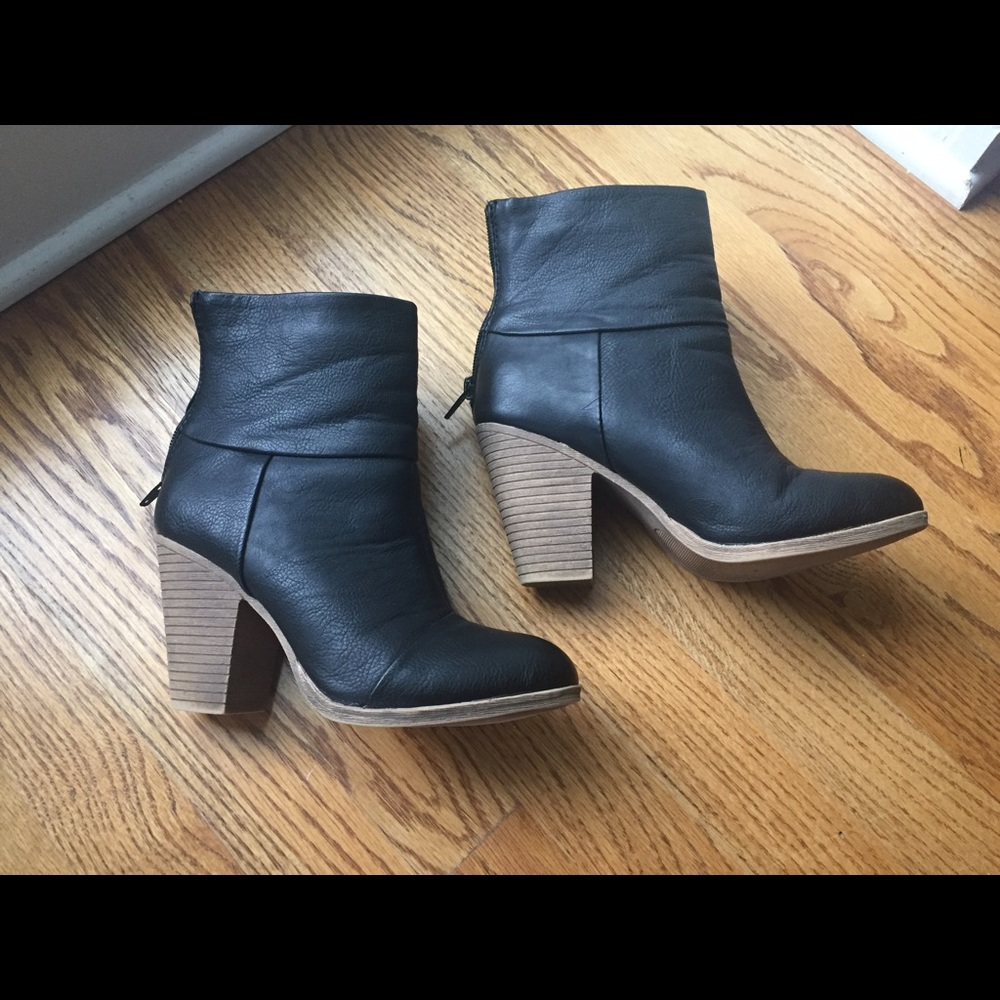 Black vegan leather booties size 6