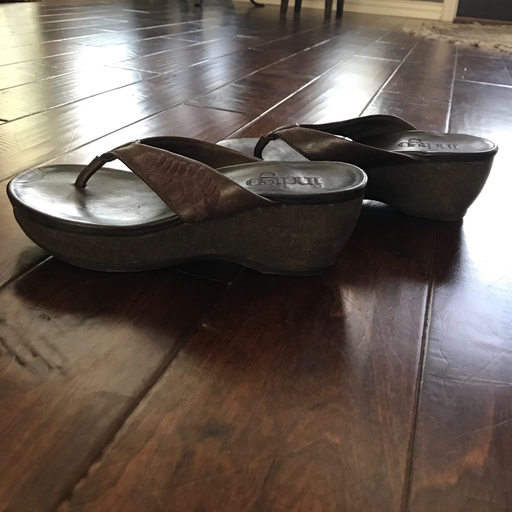 Leather wedge sandals