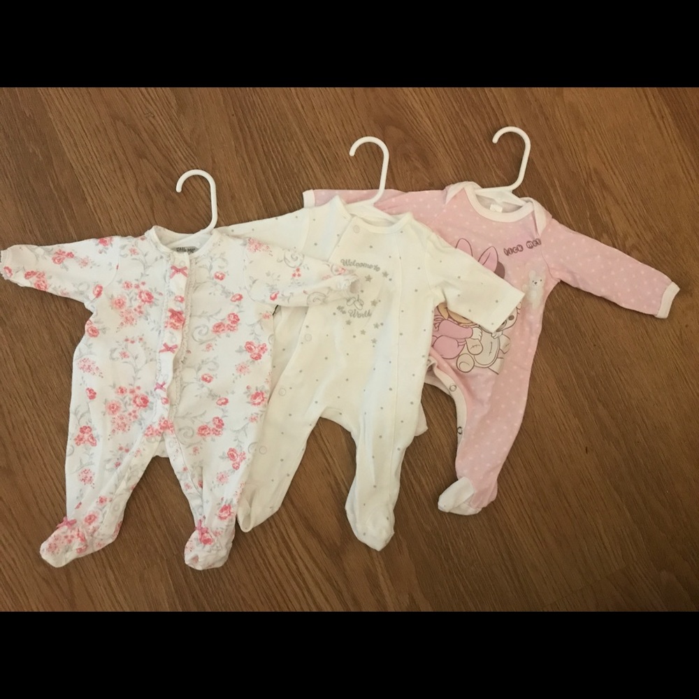 ‼️price drop‼️. 3x newborn onesies