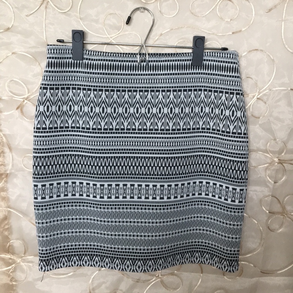 Target (Xhilaration) - black/white pattern skirt