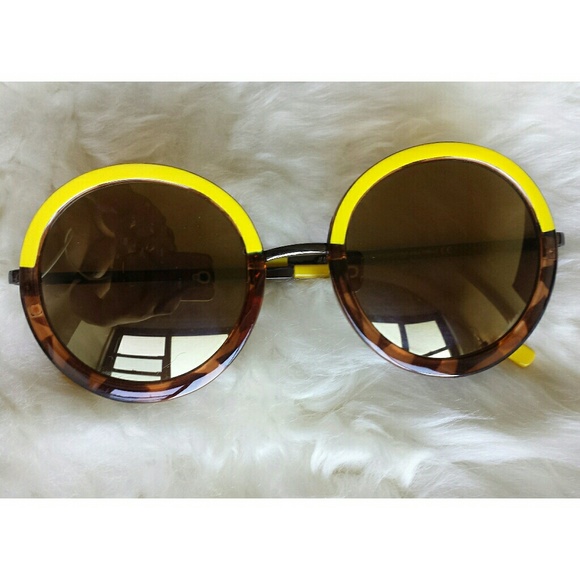 Round Tortoise Sunglasses w/ Yellow Color-Blocking - Picture 1 of 2