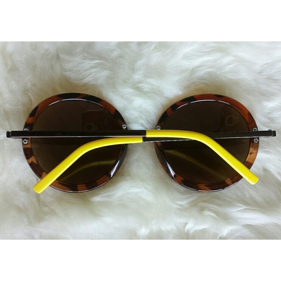 Round Tortoise Sunglasses w/ Yellow Color-Blocking - Picture 2 of 2