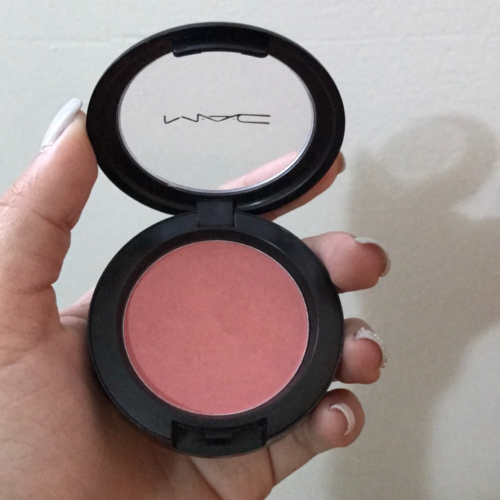 M.A.C satin blush