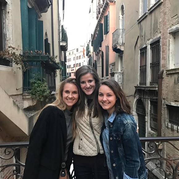 Meet your Posher, Taryn - Picture 1 of 1