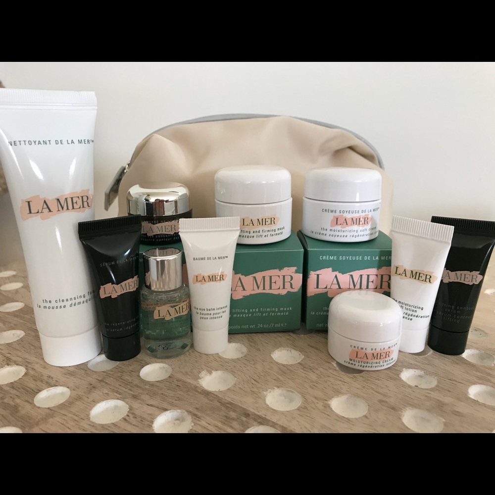 La Mer Deluxe and sample size Travel kit with bag.