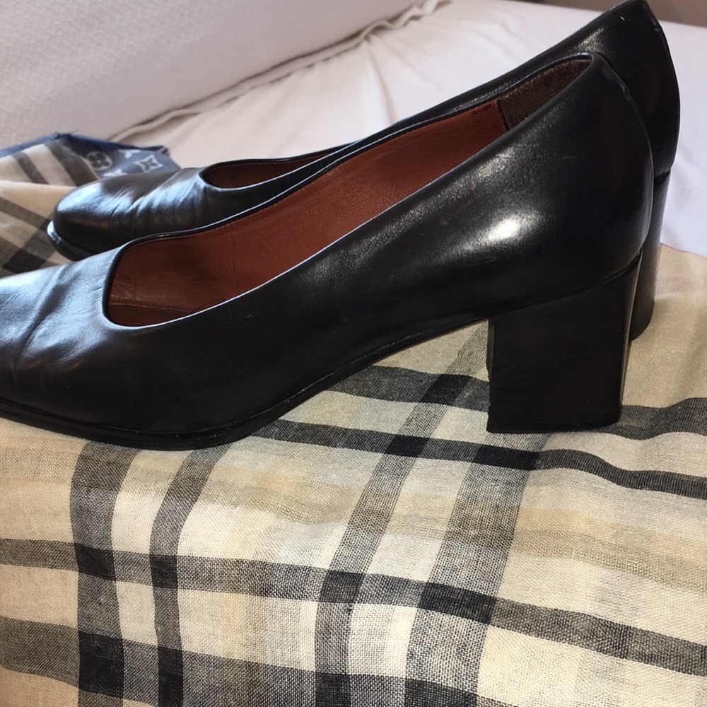 Bally classic black low Heels, Size 9 1/2 - Picture 4 of 8