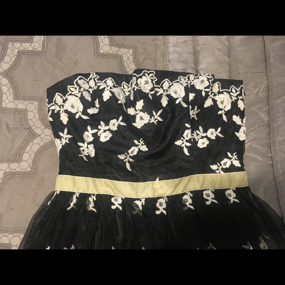 Betsey Johnson Size 4