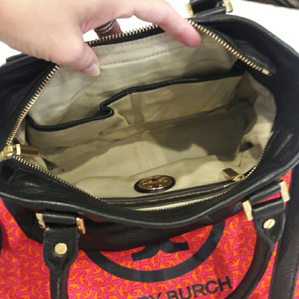 😍Authentic Tory Burch Amanda hobo black leather - Picture 7 of 8