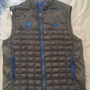 Men's Grey North Face Vest Large