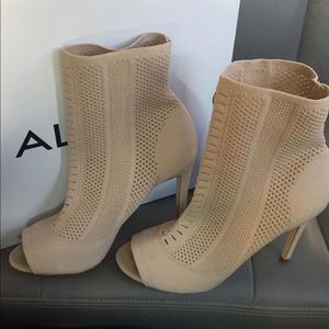 ONLY WORN ONCE! brand new, size 7 bootie heels
