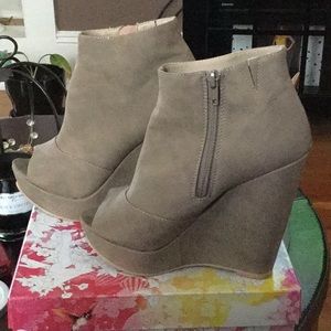 Chinese Laundry Size 7.0