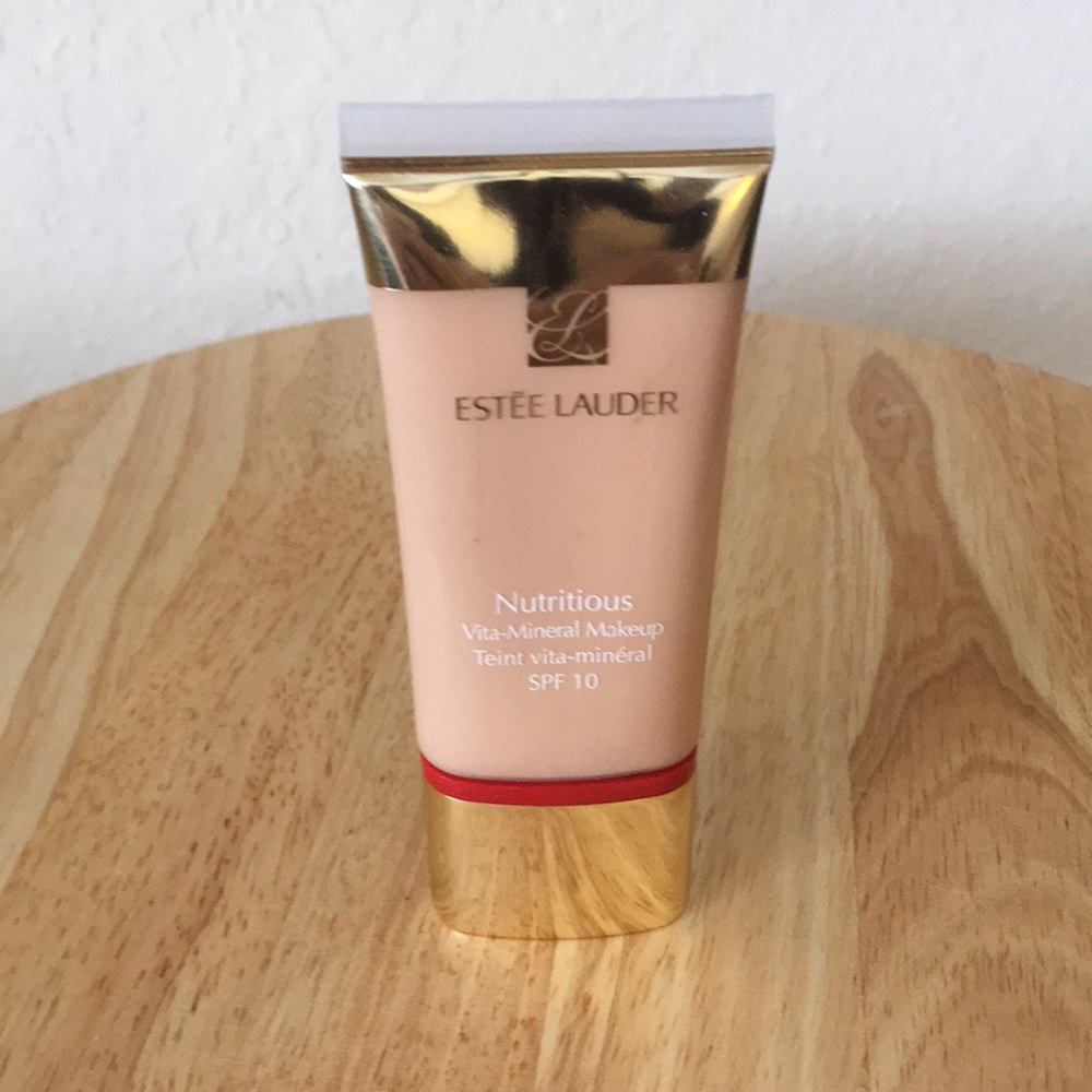 Estée Lauder Nutritious makeup