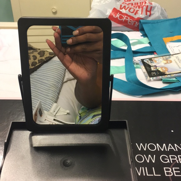 Makeup mirror - Picture 2 of 2