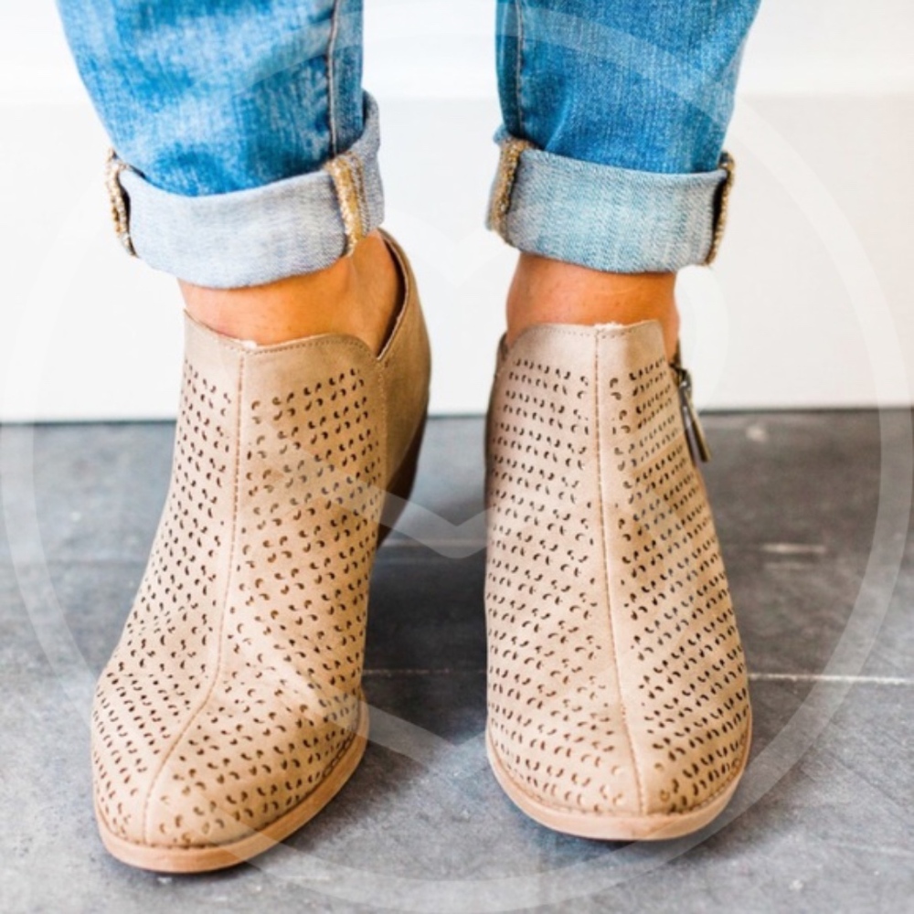 1 HR SALEANISTON Hello Fall Bootie - Picture 2 of 3