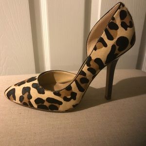 Leopard print pumps